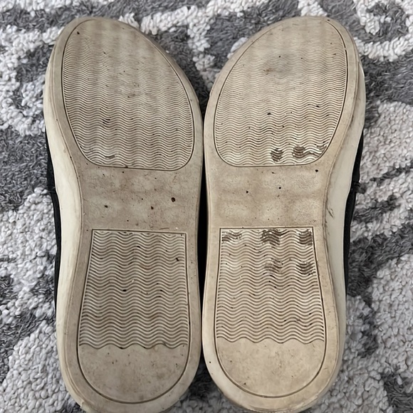 Steve Madden Ezeke perforated leather sneakers, black, size 9, pre-loved! - Picture 4 of 5